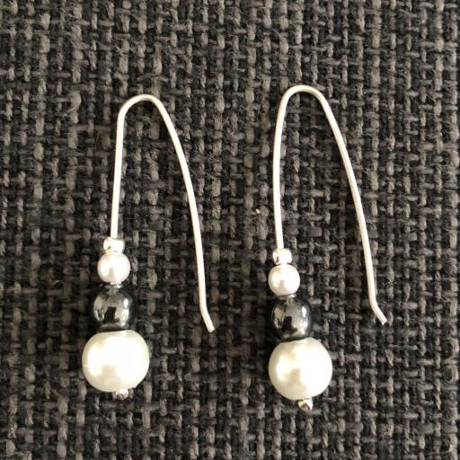 Pendientes de plata con perlas de cristal en blanco y negro [0]