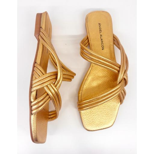 SANDALIA MELANIA PLANA ORO [0]