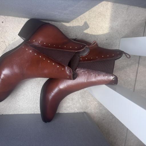 BOTIN V TACHAS CUERO [0]