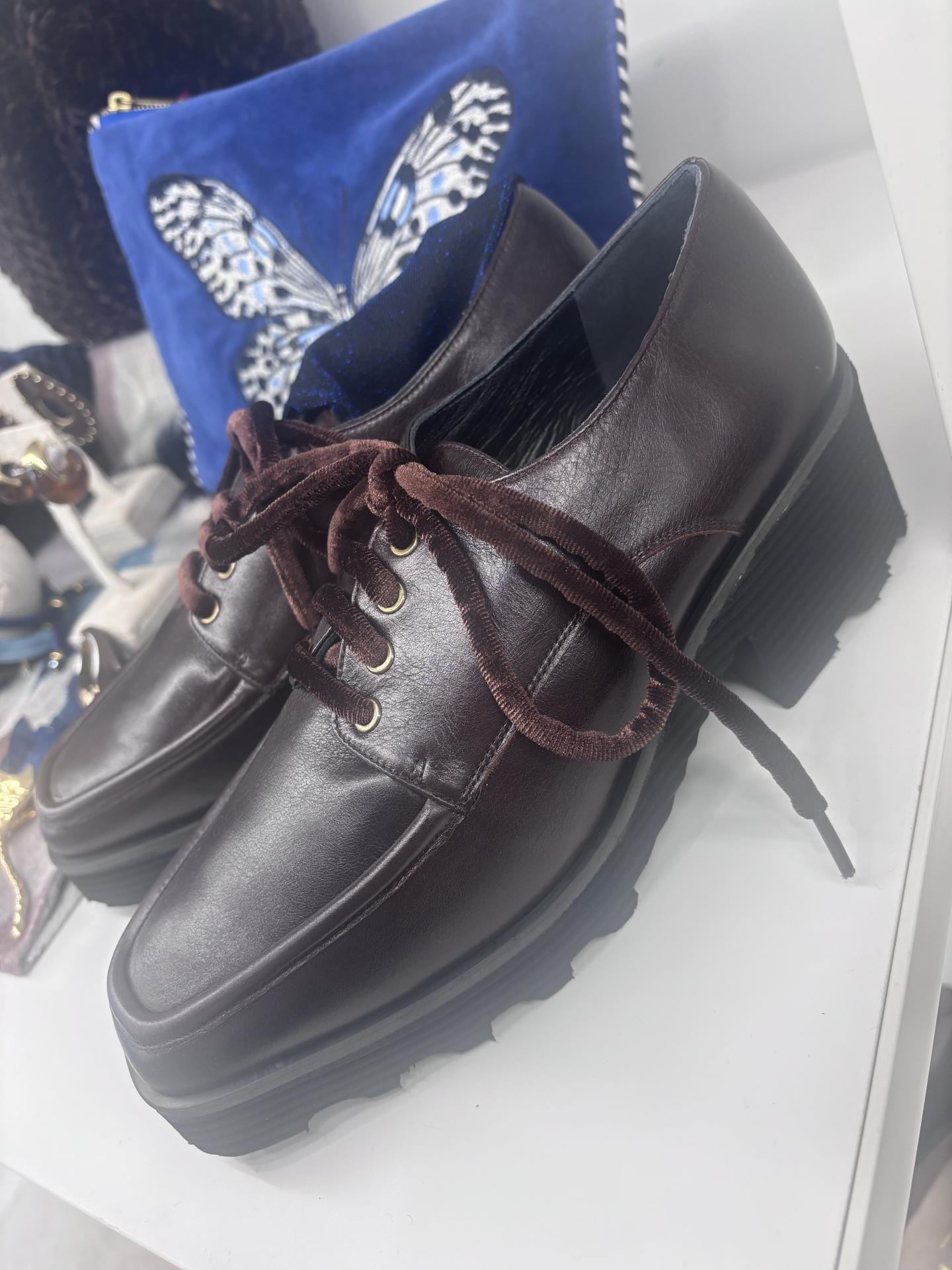 ZAPATO CORDONES TRACK MARRON