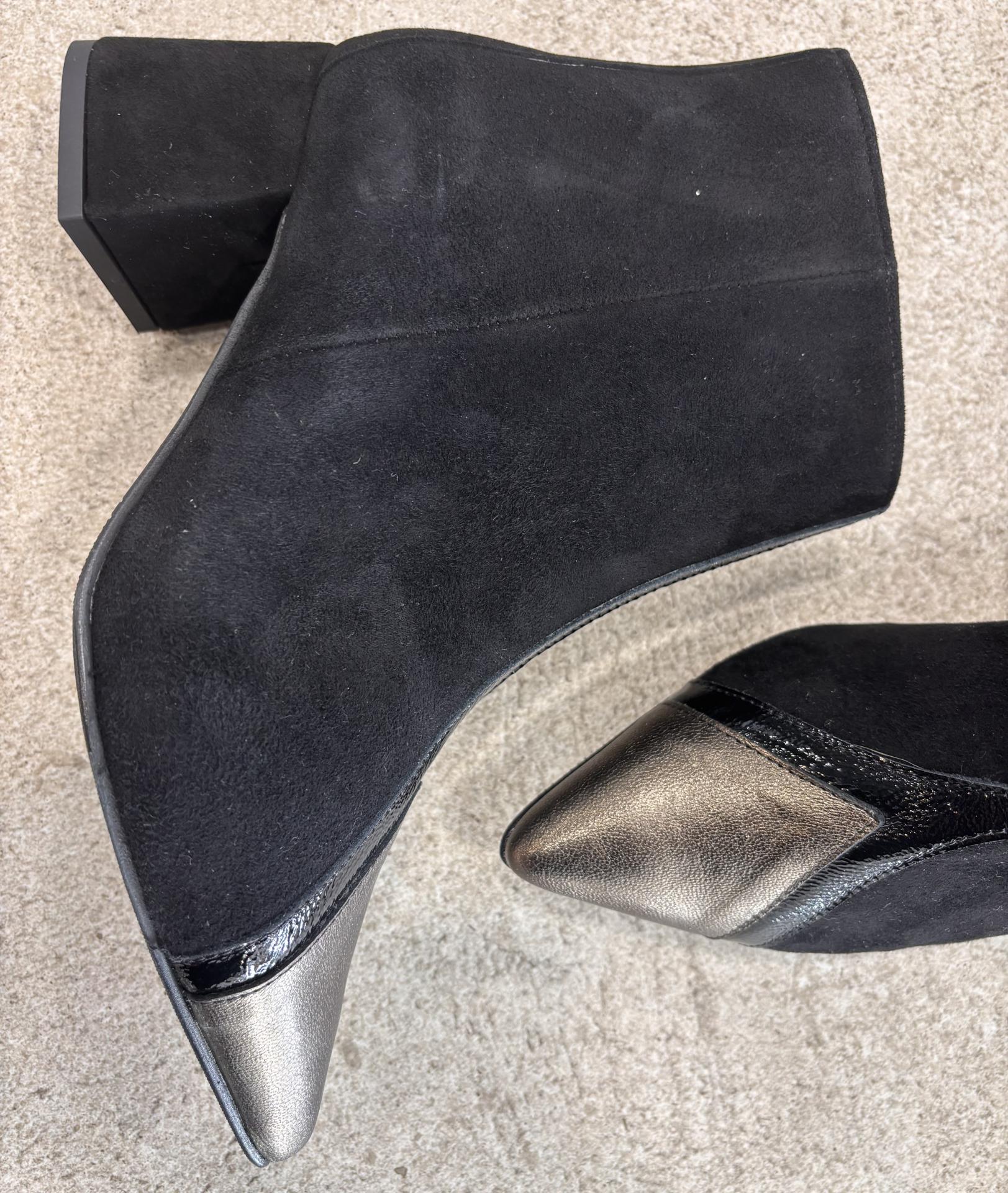 BOTIN NEGRO T PUNTERA METAL