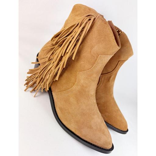 BOTIN FLECOS CUERO