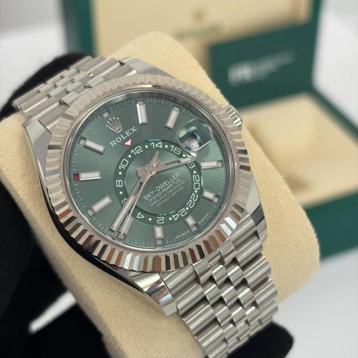Rolex Sky Dweller Green Jubilee 2025 [3]