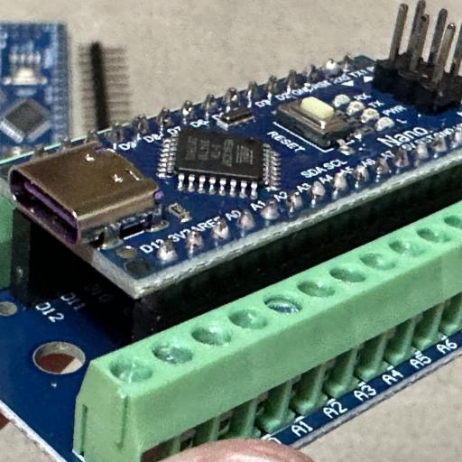 Zócalo para Arduino Nano con pins y conector tornillo [1]