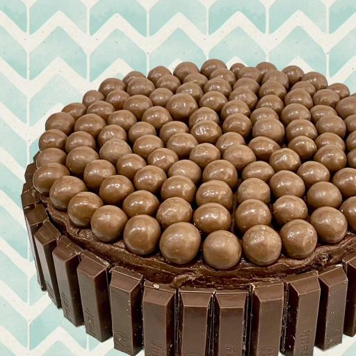 Tarta de Kit Kat & Maltesers