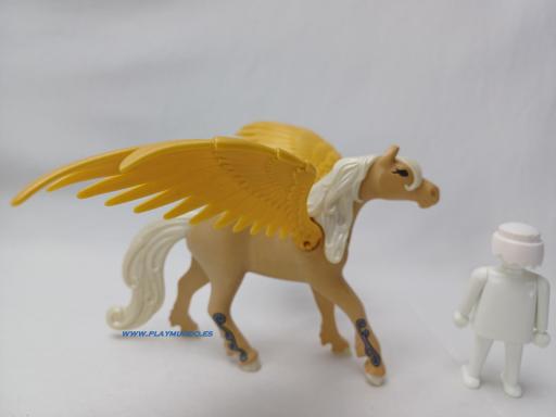 PLAYMOBIL PEGASO CABALLO ALADO [2]