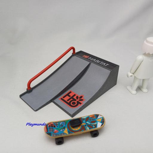 PLAYMOBIL PISTA SKATE CON MONOPATIN