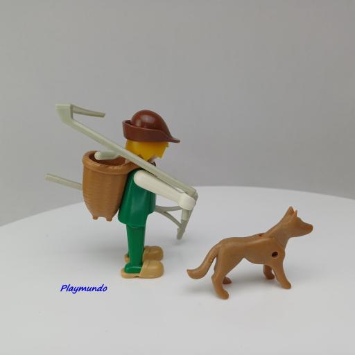 PLAYMOBIL 3373 CAMPESINO MEDIEVAL (AÑO 1977 -1980 ) [2]
