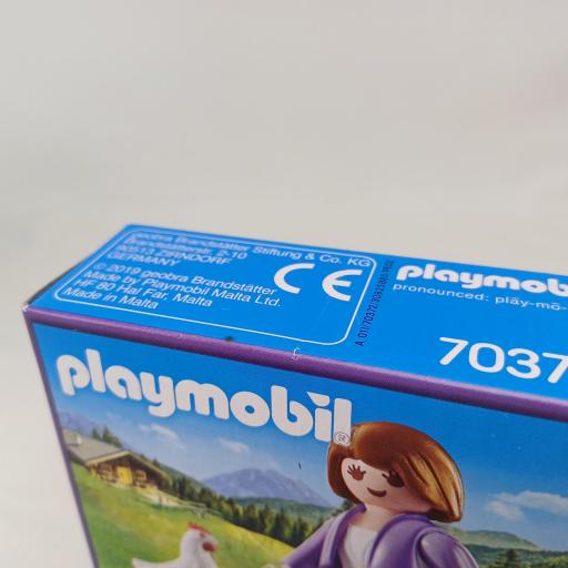 PLAYMOBIL EDICION CHOCOLATE MILKA  70372 CHICA CON GALLINA [2]