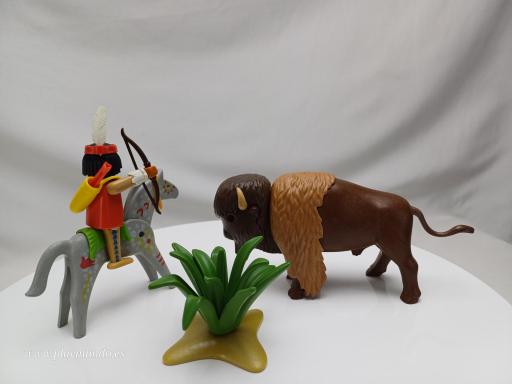 PLAYMOBIL 3731 INDIO CAZANDO BISONTE (AÑO 1988 - 1995) [1]