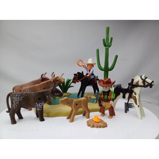 PLAYMOBIL 3801 VAQUEROS OESTE CON VACAS CUERNOS LARGOS ABREVADERO (AÑO 1994) [1]