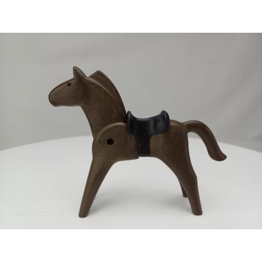 ​PLAYMOBIL CABALLO CLASICO MARRON OSCURO CON MONTURA  MOD048