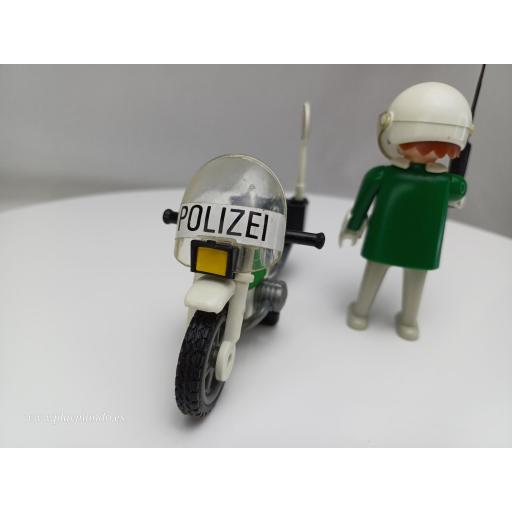 PLAYMOBIL 3564 POLICIA CON MOTO (VERSION 1 ALEMANA , AÑO 1982 - 1988) [2]
