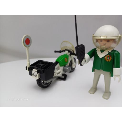 PLAYMOBIL 3564 POLICIA CON MOTO (VERSION 1 ALEMANA , AÑO 1982 - 1988) [4]