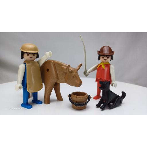 PLAYMOBIL 3577 GRANJEROS CON TORO  (AÑO 1980)