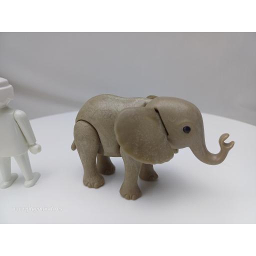 PLAYMOBIL CRIA DE ELEFANTE primera epoca [0]