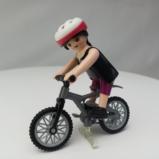 PLAYMOBIL 4743 SPECIAL CHICA EN BICICLETA (AÑO 2010)