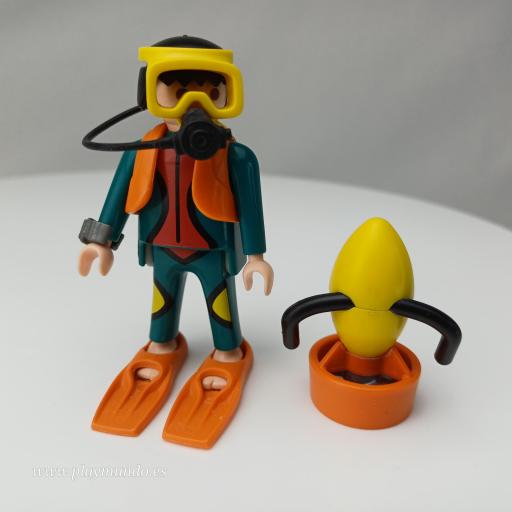 PLAYMOBIL 4688 SPECIAL SUBMARINISTA (AÑO 2009) [2]