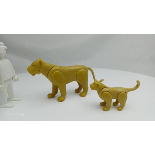PLAYMOBIL LEONA Y CRIA  ANIMALES  PRIMERA EPOCA [1]