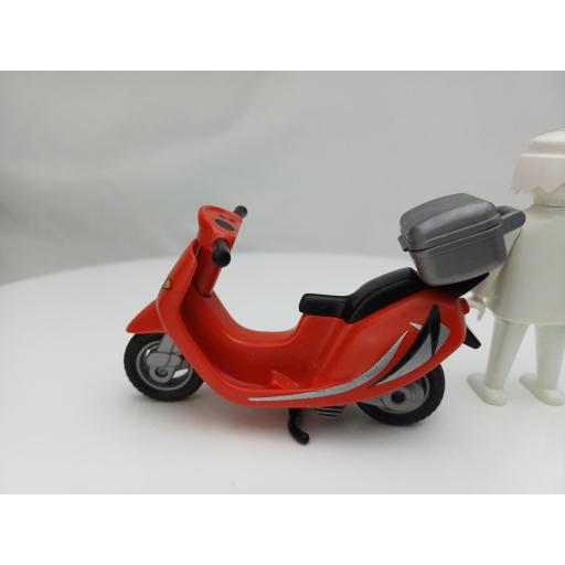 PLAYMOBIL MOTO SCOOTER CICLOMOTOR MOD074 [1]