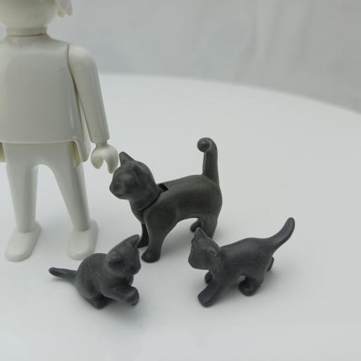PLAYMOBIL GATO CON CRIAS  ANIMALES COMPAÑIA MOD10 [0]