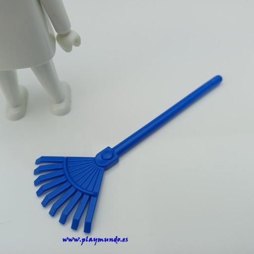 PLAYMOBIL ESCOBA JARDINERO