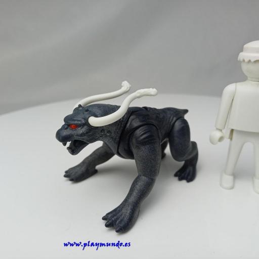 PLAYMOBIL PERRO MOSNTRUOSO GIGANTE  [0]