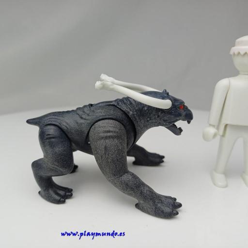 PLAYMOBIL PERRO MOSNTRUOSO GIGANTE  [2]