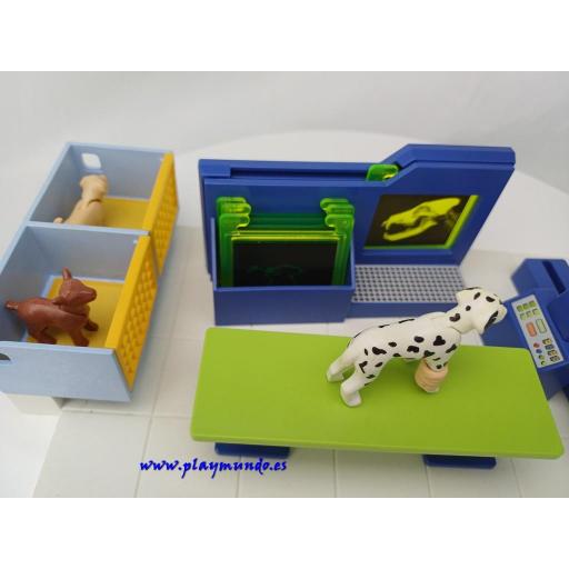 PLAYMOBIL CLINICA VETERINARIA CON ANIMALES [3]