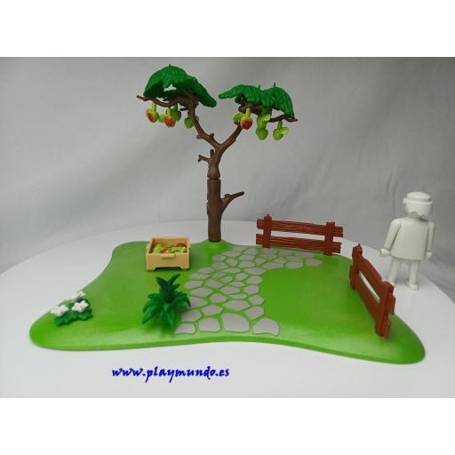PLAYMOBIL DIORAMA MANZANO [1]