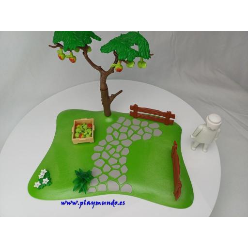 PLAYMOBIL DIORAMA MANZANO [2]