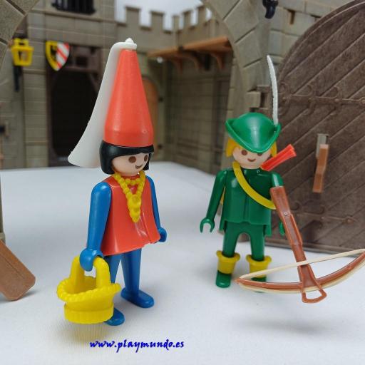 PLAYMOBIL 3446 CASTILLO MEDIEVAL (1977) [2]