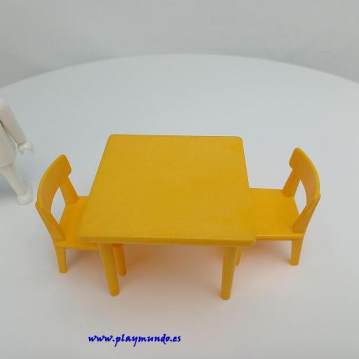 PLAYMOBIL MESA CON SILLAS [1]