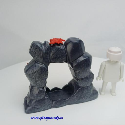 PLAYMOBIL ROCA PIRATA CALAVERA [2]