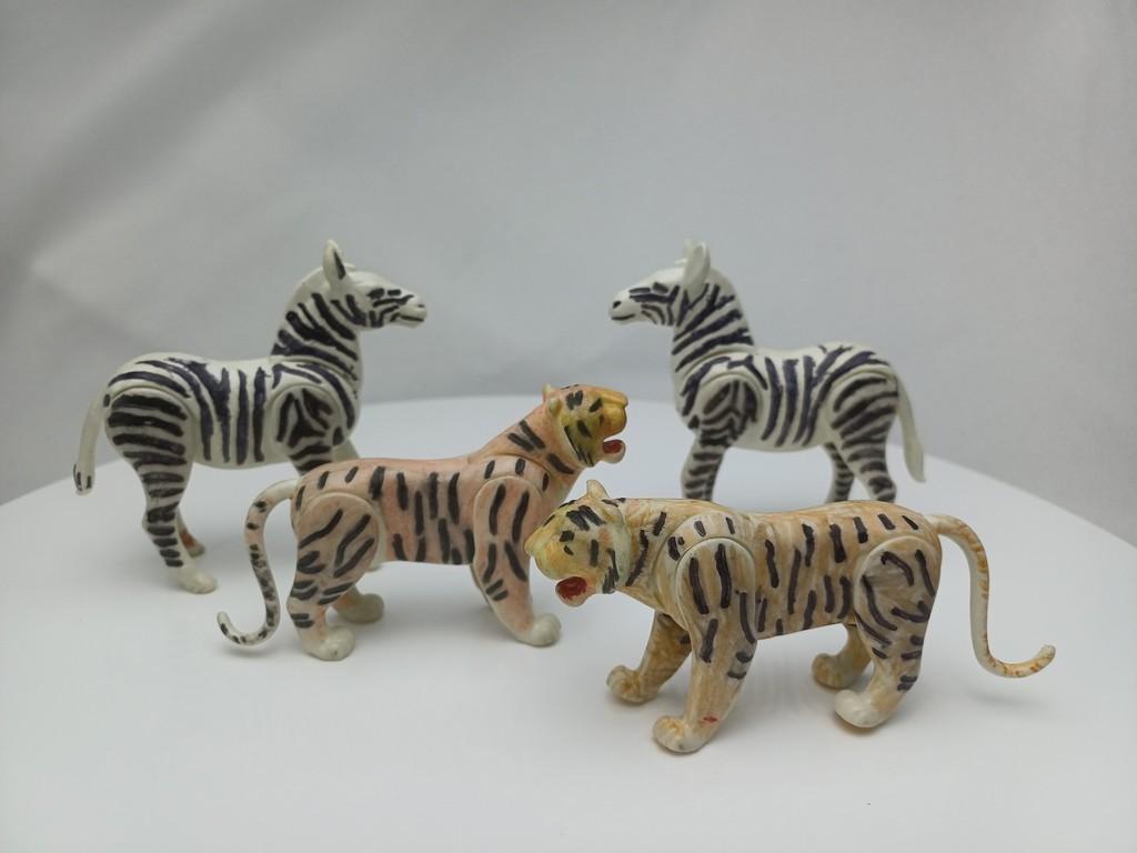 PLAYMOBIL LOTE 2 CEBRAS Y 2 TIGRES PRIMERA EPOCA ANIMALES AVES (PINTADOS)