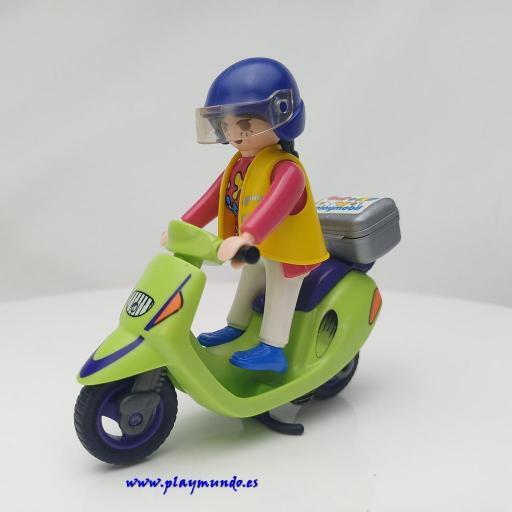 PLAYMOBIL 3946 CHICA CON CICLOMOTOR SCOOTER  (AÑO 1997) [0]
