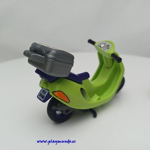 PLAYMOBIL 3946 CHICA CON CICLOMOTOR SCOOTER  (AÑO 1997) [2]
