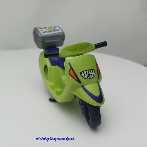 PLAYMOBIL 3946 CHICA CON CICLOMOTOR SCOOTER  (AÑO 1997) [4]