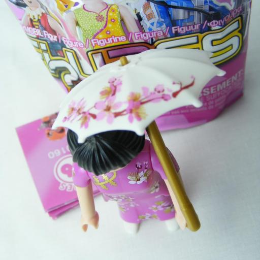 PLAYMOBIL SERIE 16 CHICAS MUJER CHINA CON SOMBRILLA [1]
