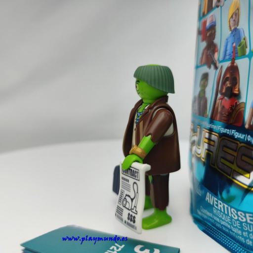 PLAYMOBIL SERIE 30 CHICOS ZOMBI VENDEDOR DE ASPIRADORAS [2]