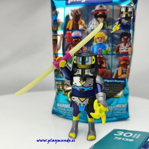 PLAYMOBIL SERIE 30 CHICOS GUERRERO CYBERPUNK
