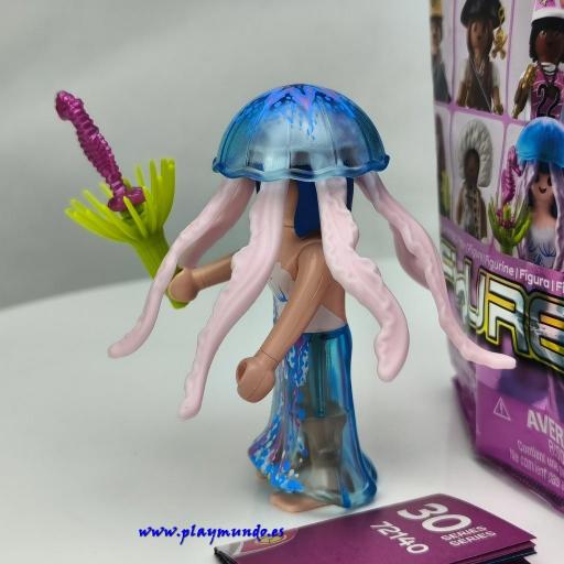 PLAYMOBIL SERIE  30 CHICAS CHICA MEDUSA [2]