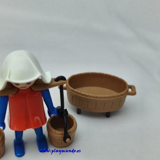 PLAYMOBIL 3372 LAVANDERA CAMPESINA MEDIEVAL (AÑO 1977) [3]