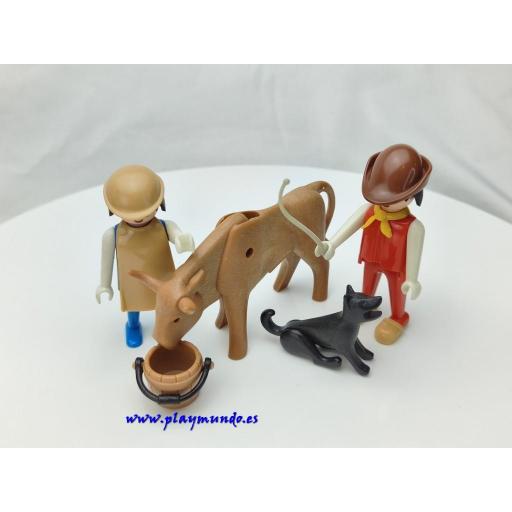 PLAYMOBIL 3577 GRANJEROS CON TORO  (AÑO 1980) [2]