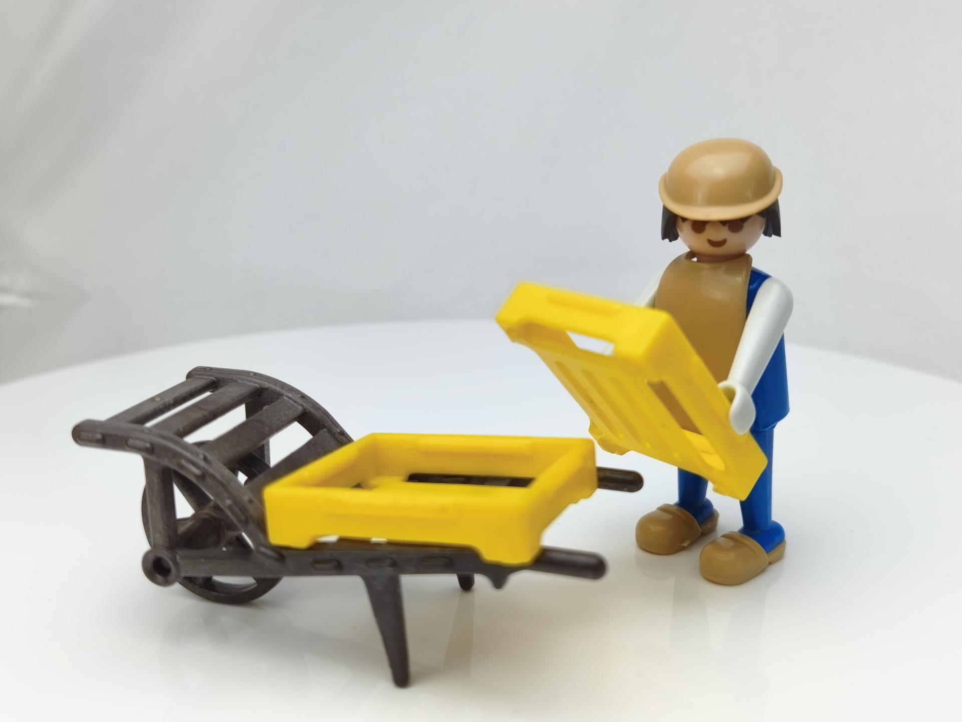 PLAYMOBIL 3369 GRANJERO MEDIEVAL CON CARRETILLA (AÑO 1977)