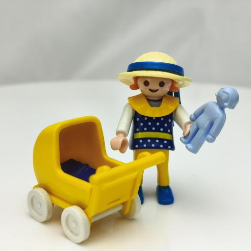 PLAYMOBIL 4584 SPECIAL NIÑA CON COCHECITO (AÑO 2000 - 2004)