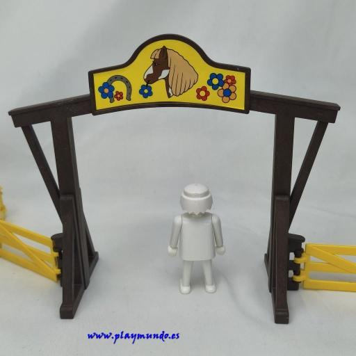 PLAYMOBIL ENTRADA RANCHO GRANJA [2]