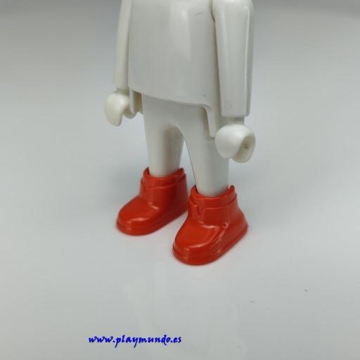 PLAYMOBIL BOTAS ROJAS  [2]