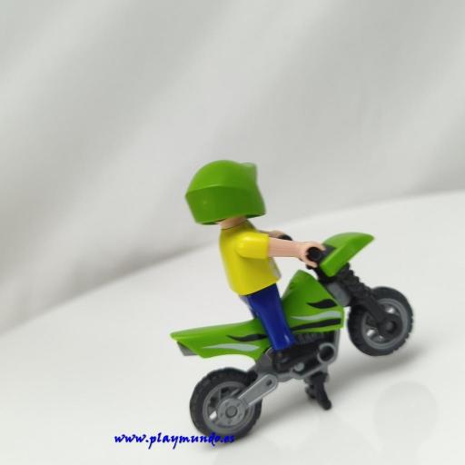 PLAYMOBIL NIÑO CON MOTO VERDE [1]