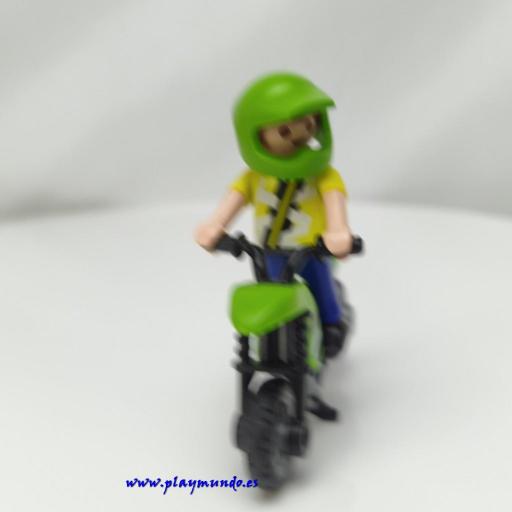 PLAYMOBIL NIÑO CON MOTO VERDE [2]